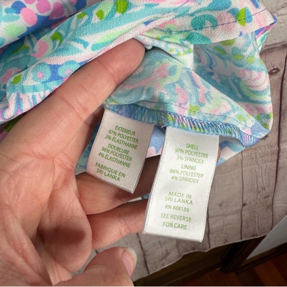LILLY PULITZER Masey Short Sleeve Romper Multi Dream
Size 2 - Picture 6 of 7